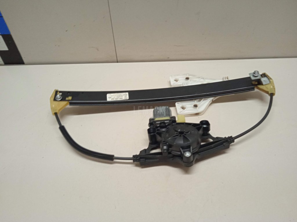 Стеклоподъемник электр. задний правый