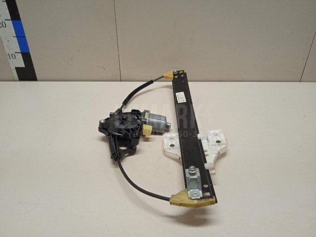 Стеклоподъемник электр. задний правый