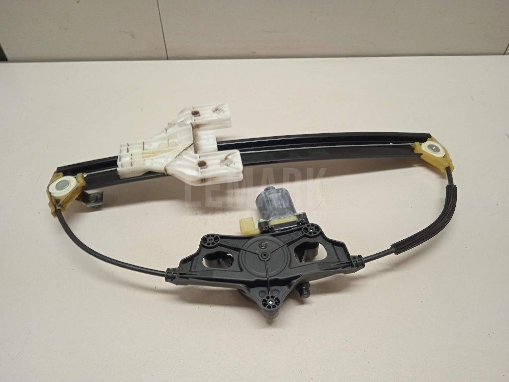 Стеклоподъемник электр. задний правый