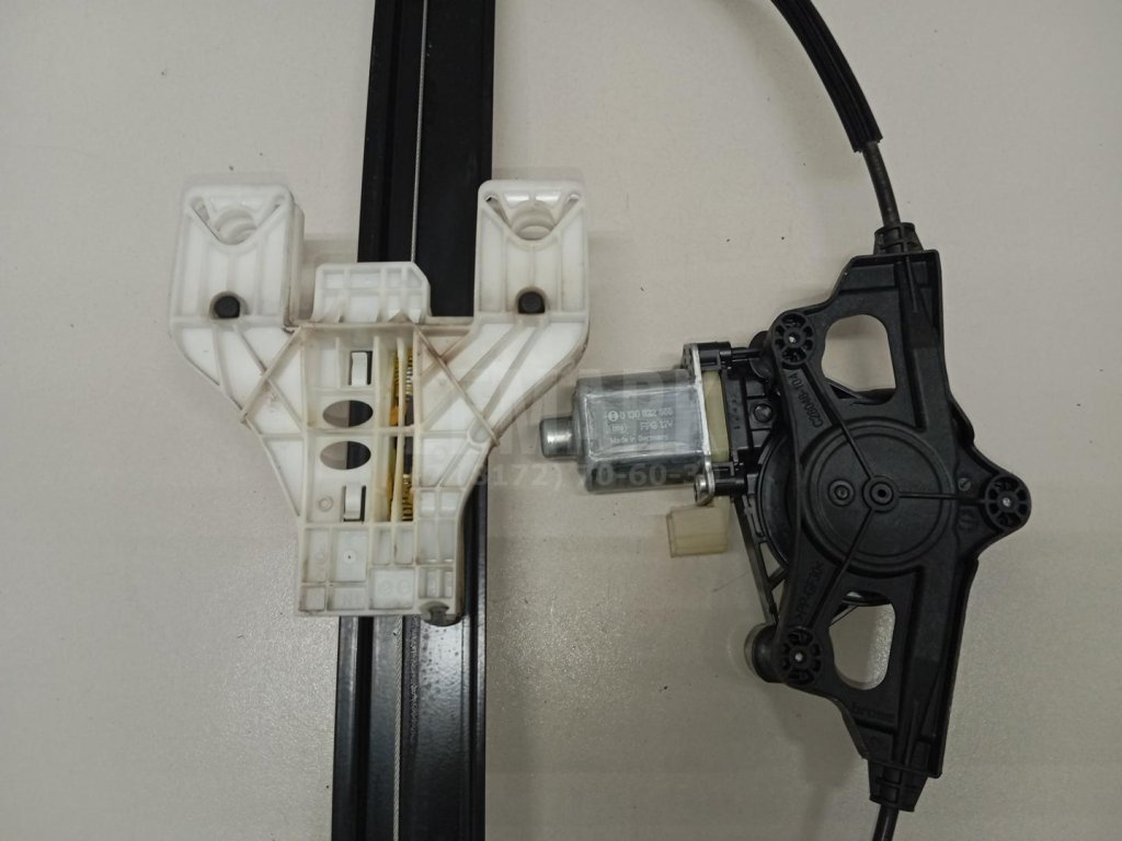 Стеклоподъемник электр. задний правый