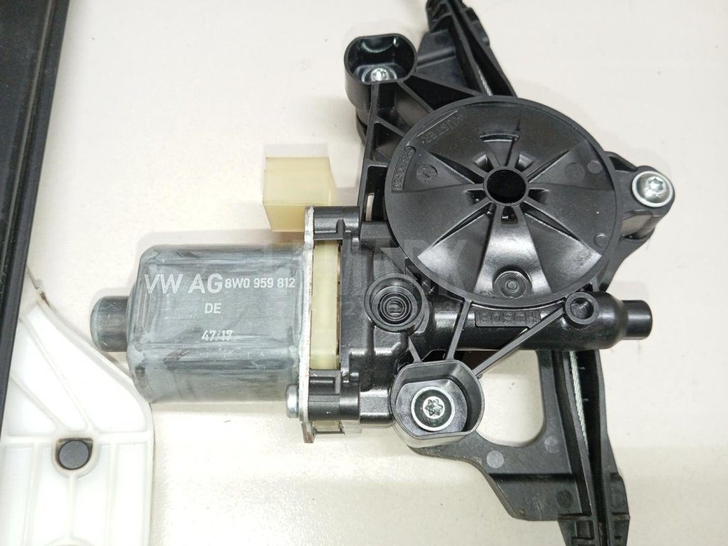 Стеклоподъемник электр. задний правый