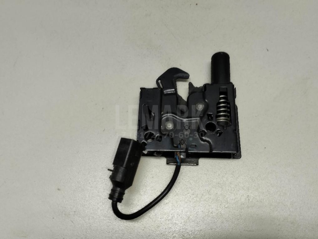 Замок капота