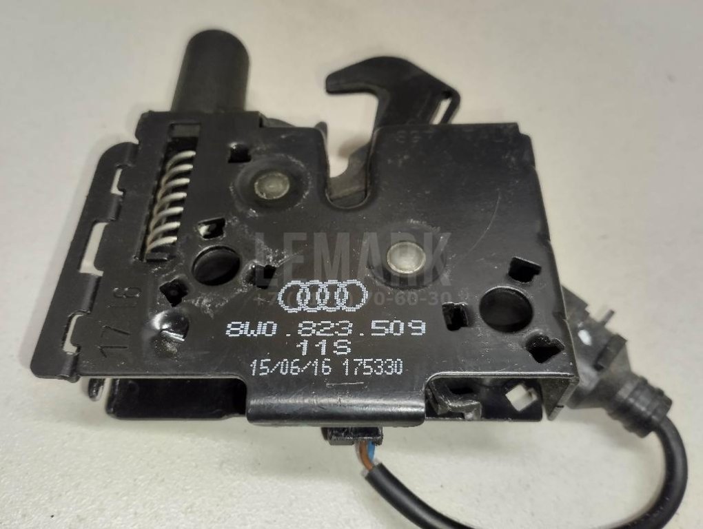 Замок капота