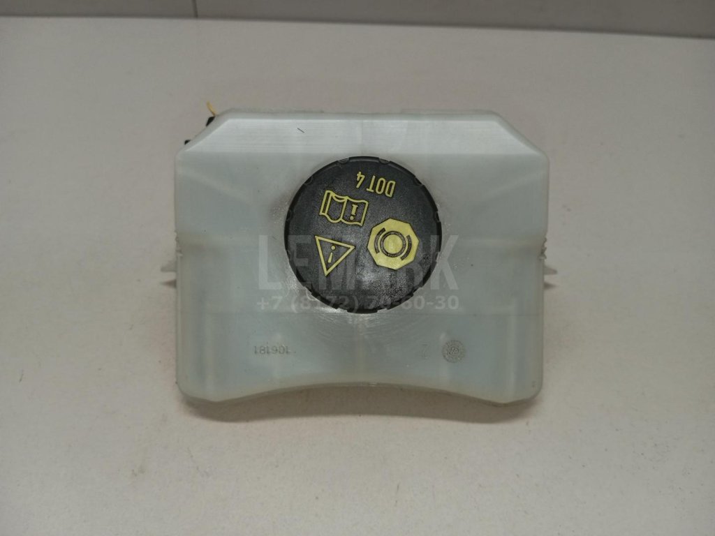 Бачок главного тормозного цилиндра