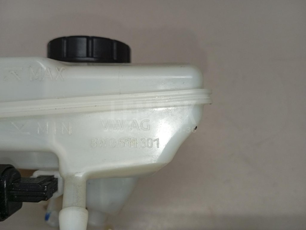 Бачок главного тормозного цилиндра