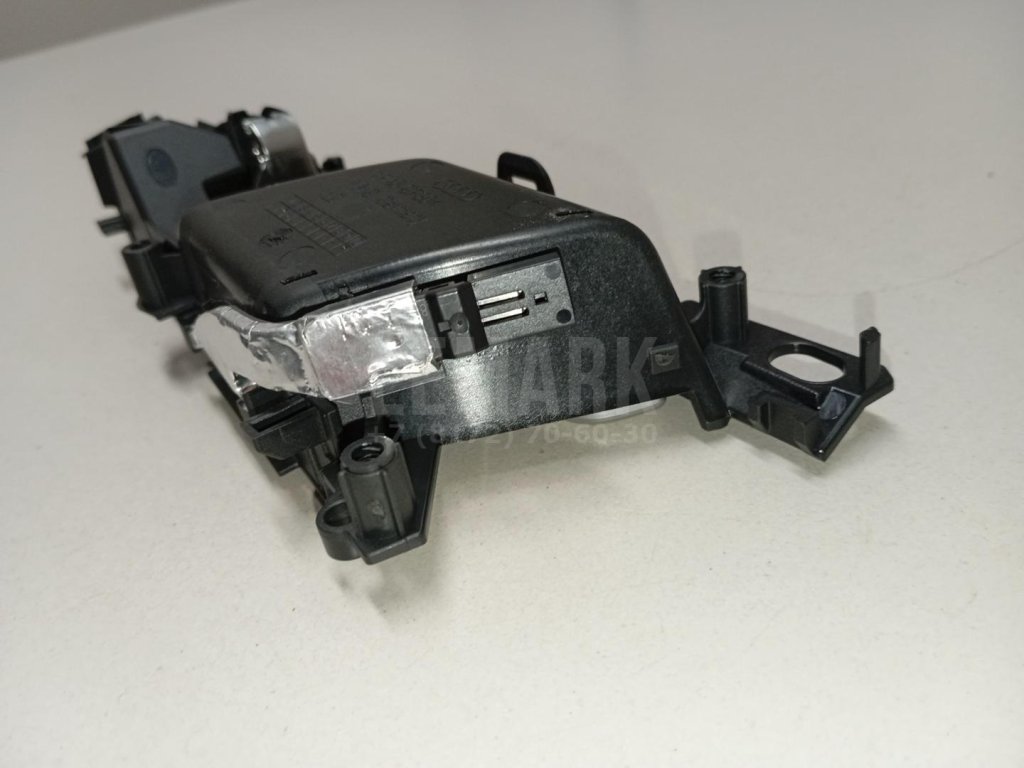 Ручка двери передней внутренняя левая