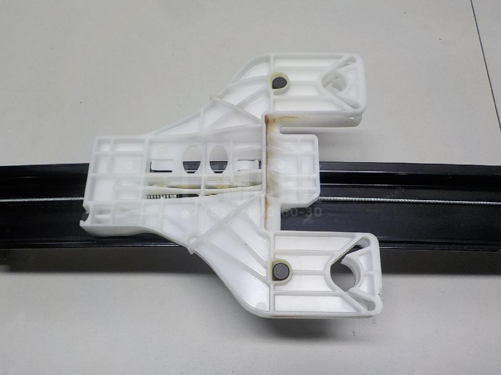 Стеклоподъемник электр. задний правый