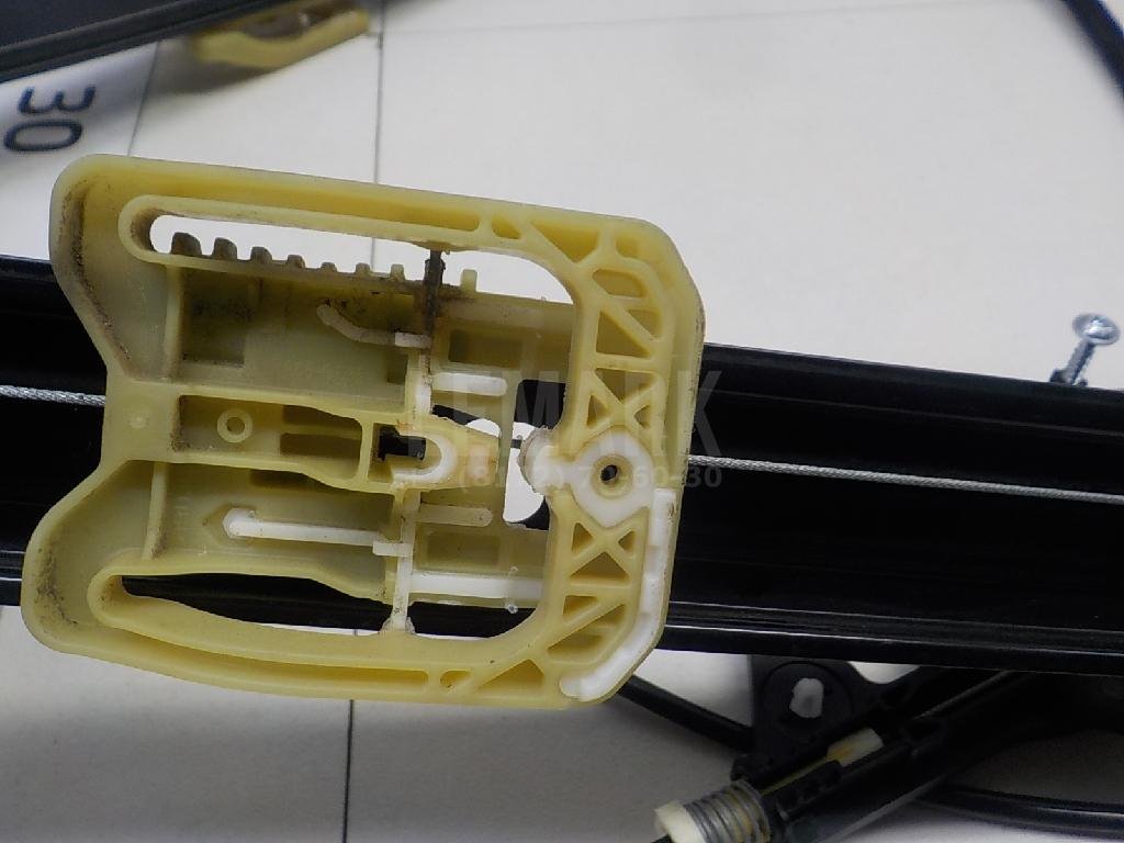 Стеклоподъемник электр. передний левый