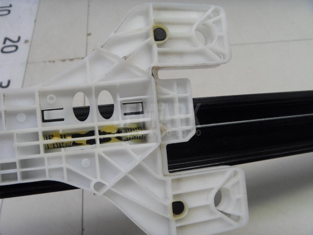 Стеклоподъемник электр. задний правый