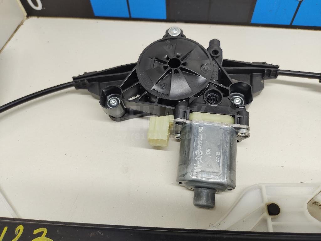 Стеклоподъемник электр. задний правый