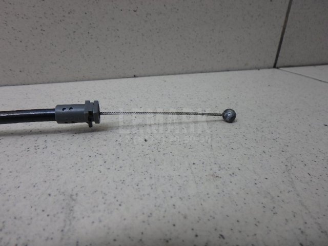 Трос открывания капота