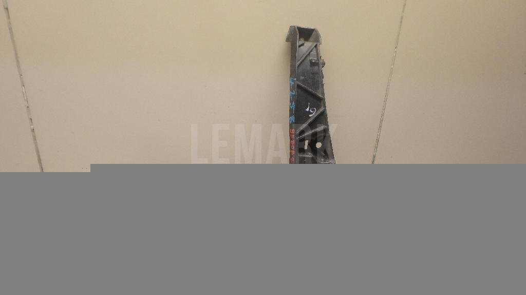 Направляющая заднего бампера левая