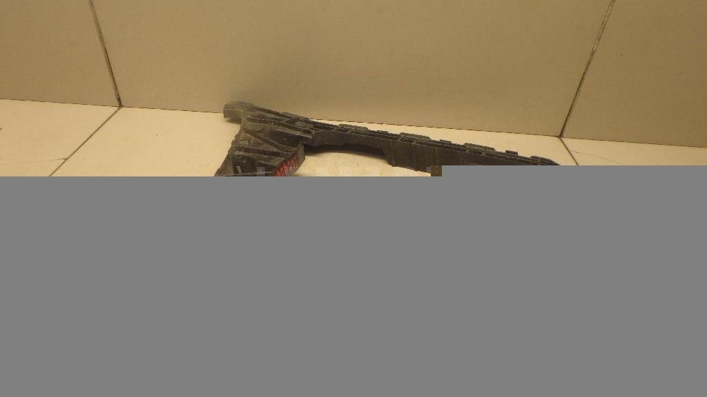 Направляющая заднего бампера левая