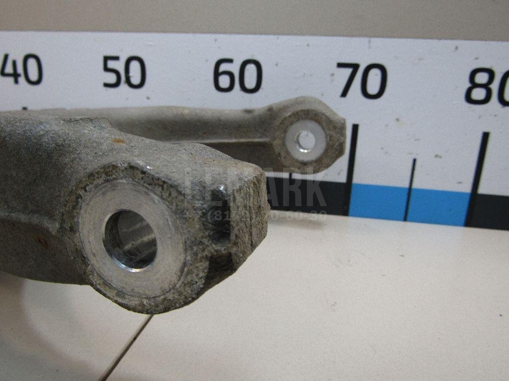 Рычаг задний нижний правый