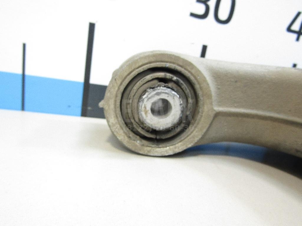 Рычаг задний нижний правый