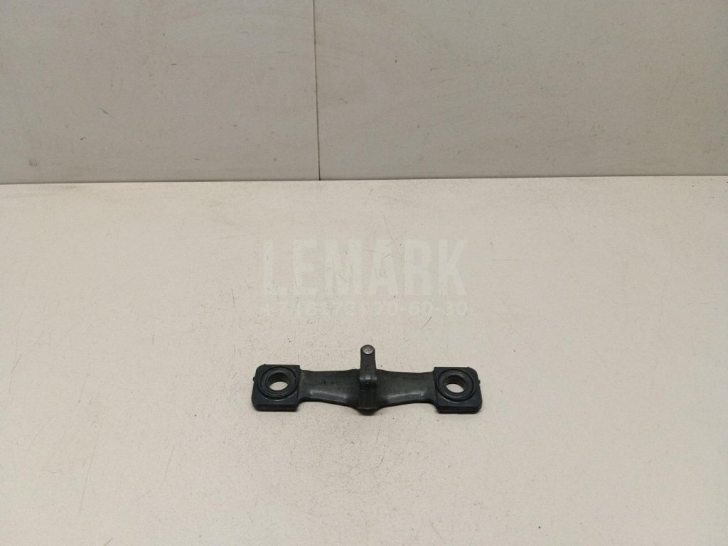 Ответная часть замка багажника