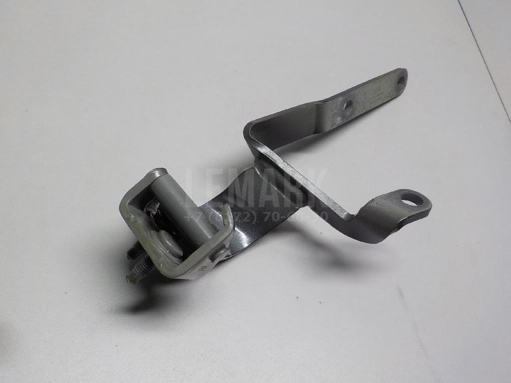 Петля двери багажника