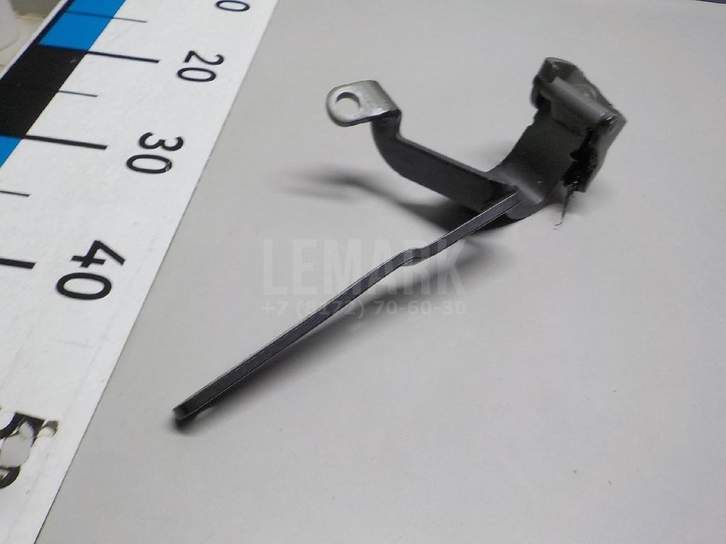 Петля двери багажника