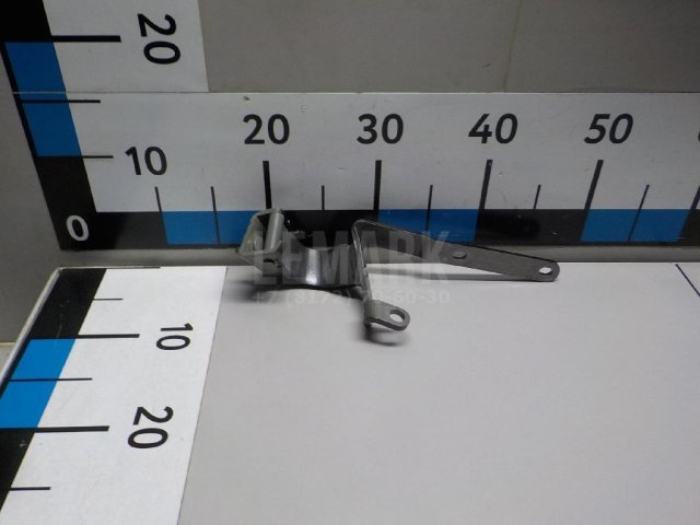 Петля двери багажника