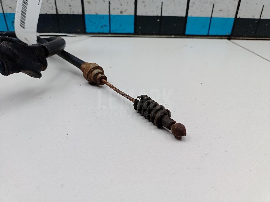 Трос стояночного тормоза